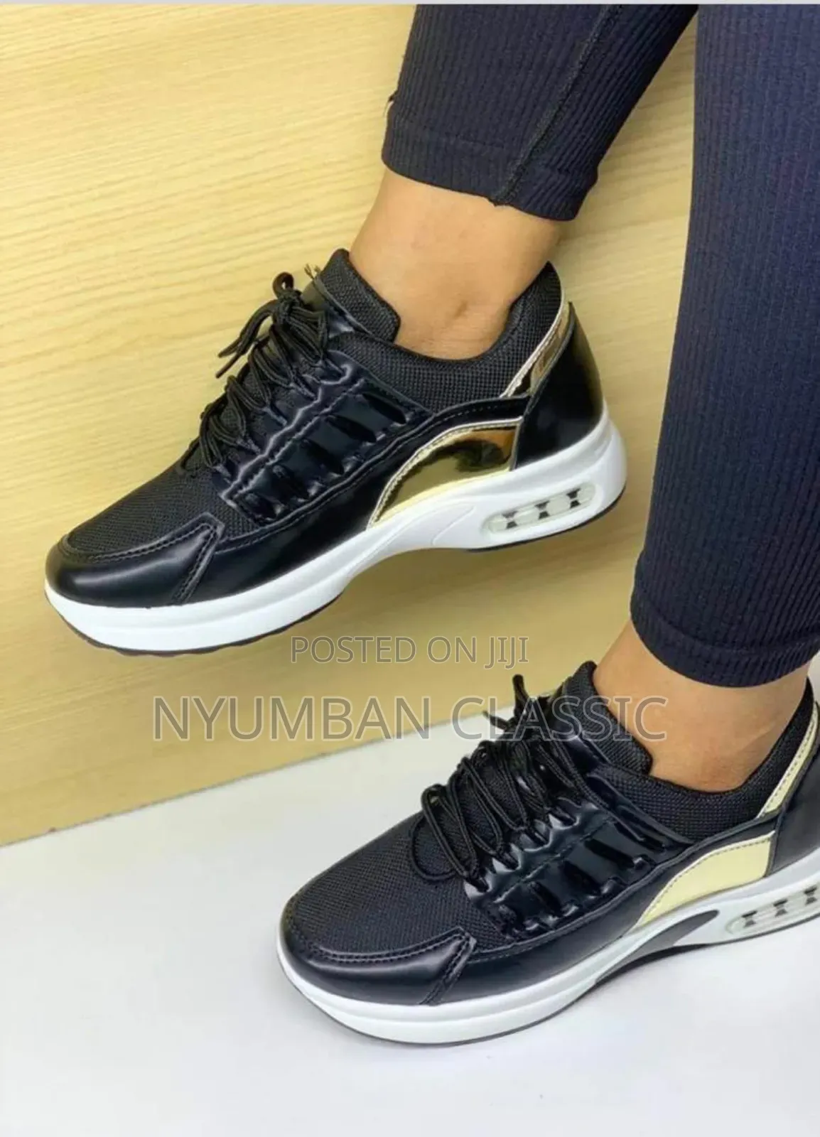 Ladies Classic Sneakers