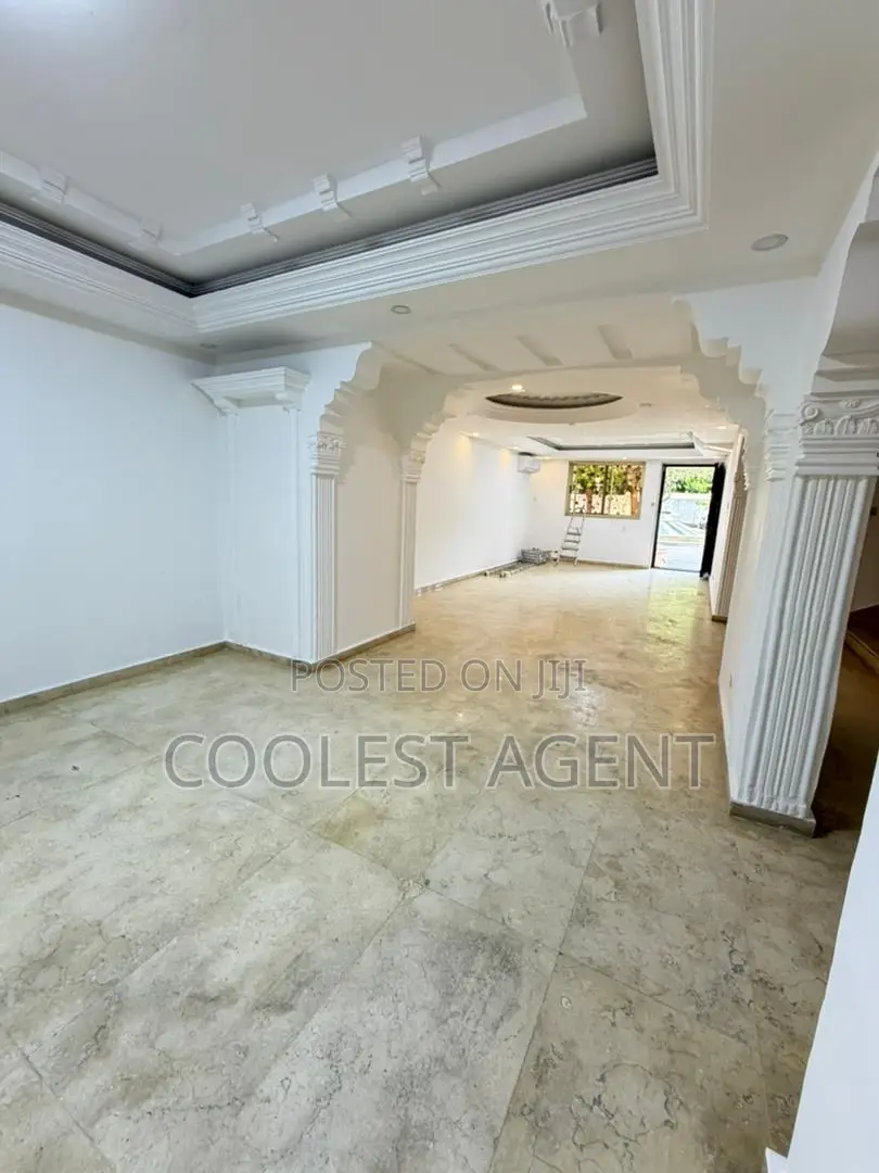 20bdrm Villa in Coolest Estate, Masaki for rent
