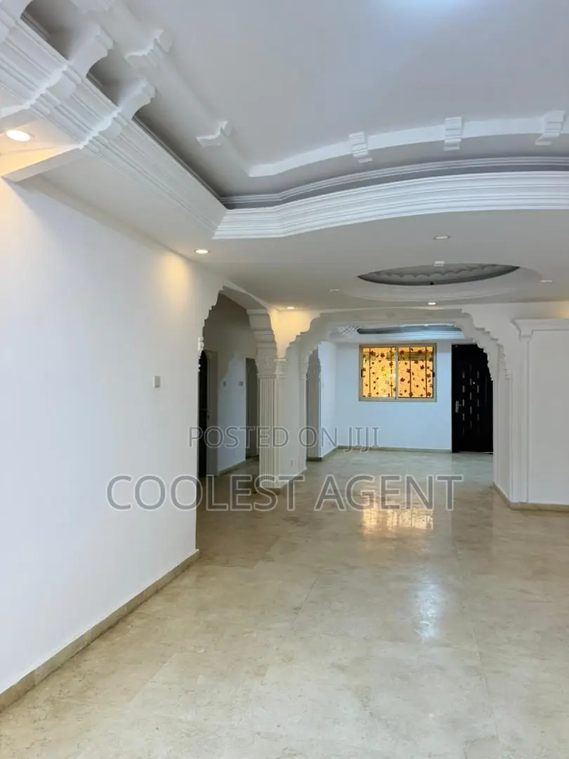 20bdrm Villa in Coolest Estate, Masaki for rent