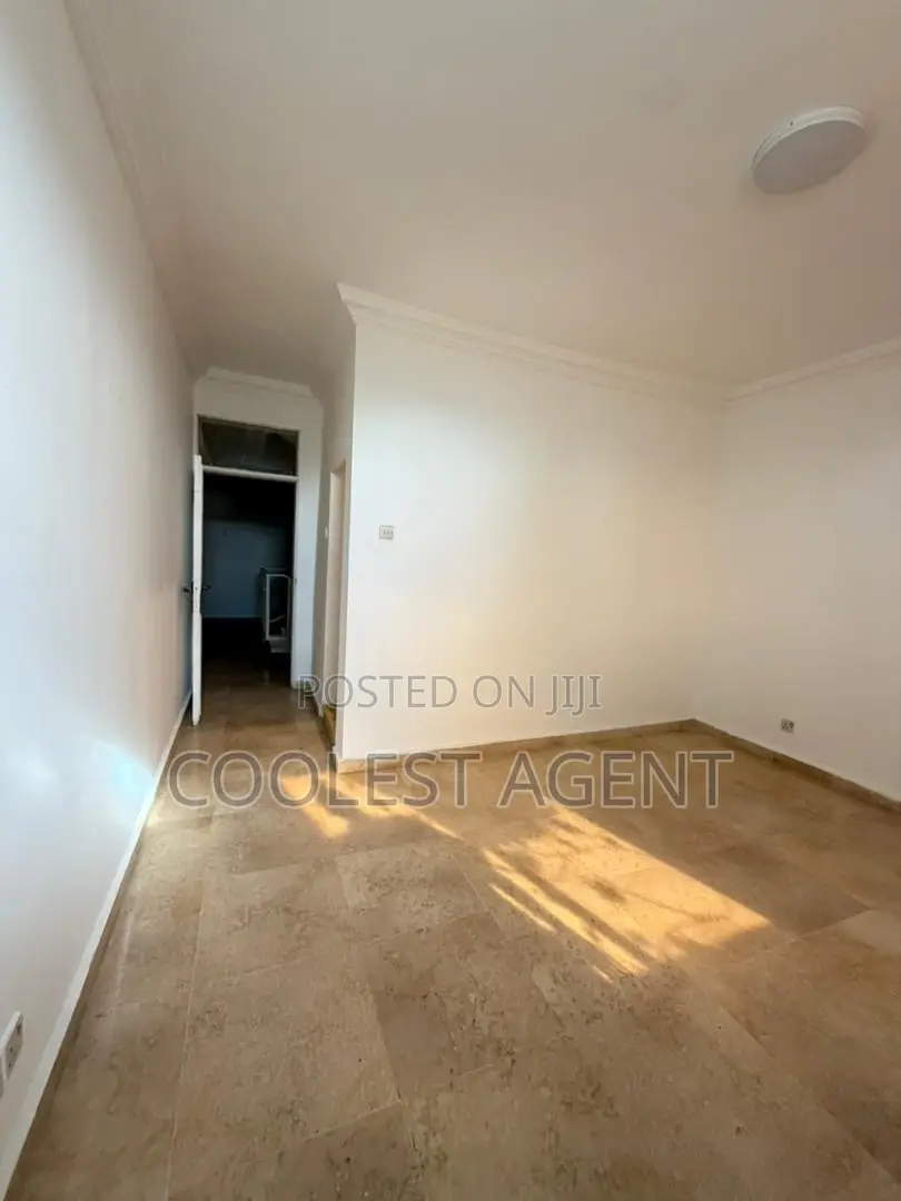 20bdrm Villa in Coolest Estate, Masaki for rent