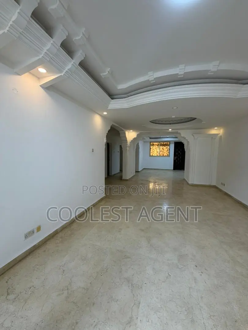 20bdrm Villa in Coolest Estate, Masaki for rent