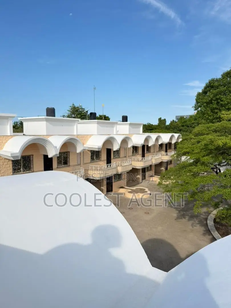 20bdrm Villa in Coolest Estate, Masaki for rent