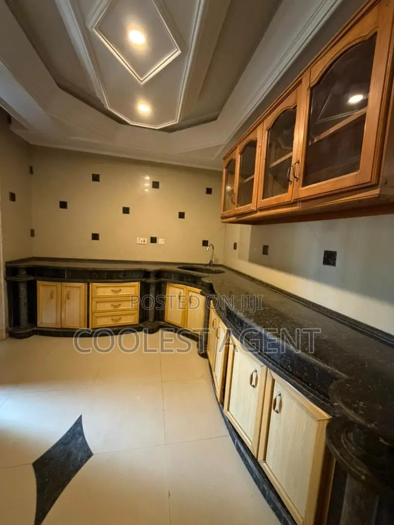 20bdrm Villa in Coolest Estate, Masaki for rent