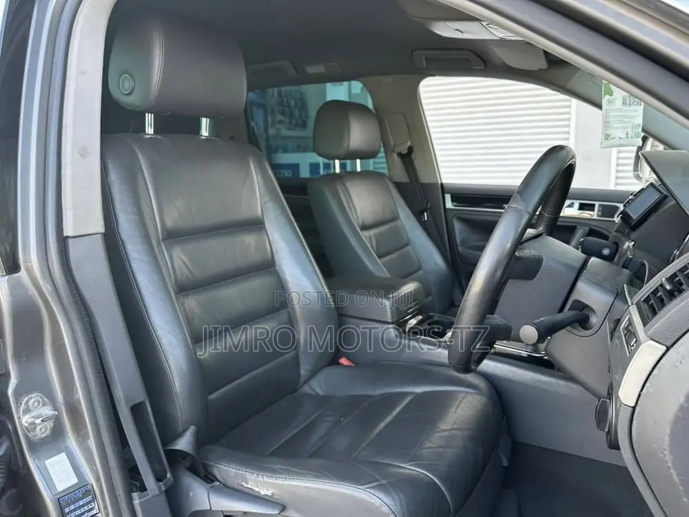 Volkswagen Touareg 2009 Gray