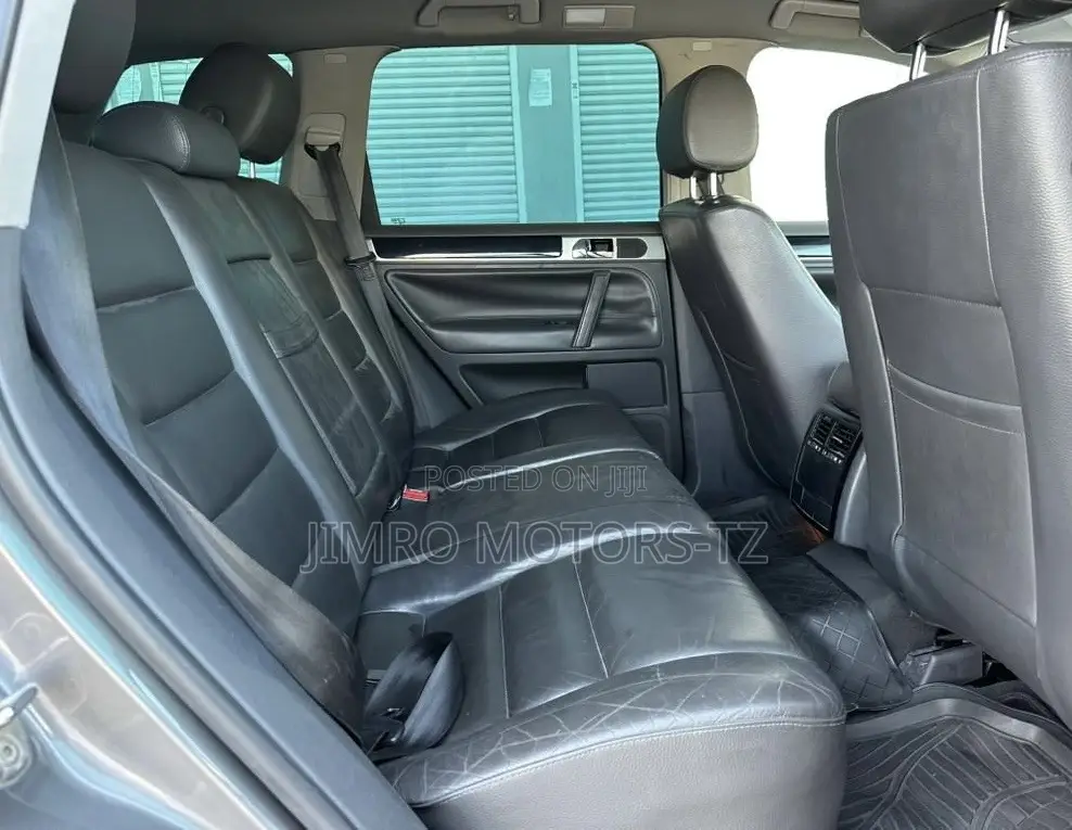Volkswagen Touareg 2009 Gray