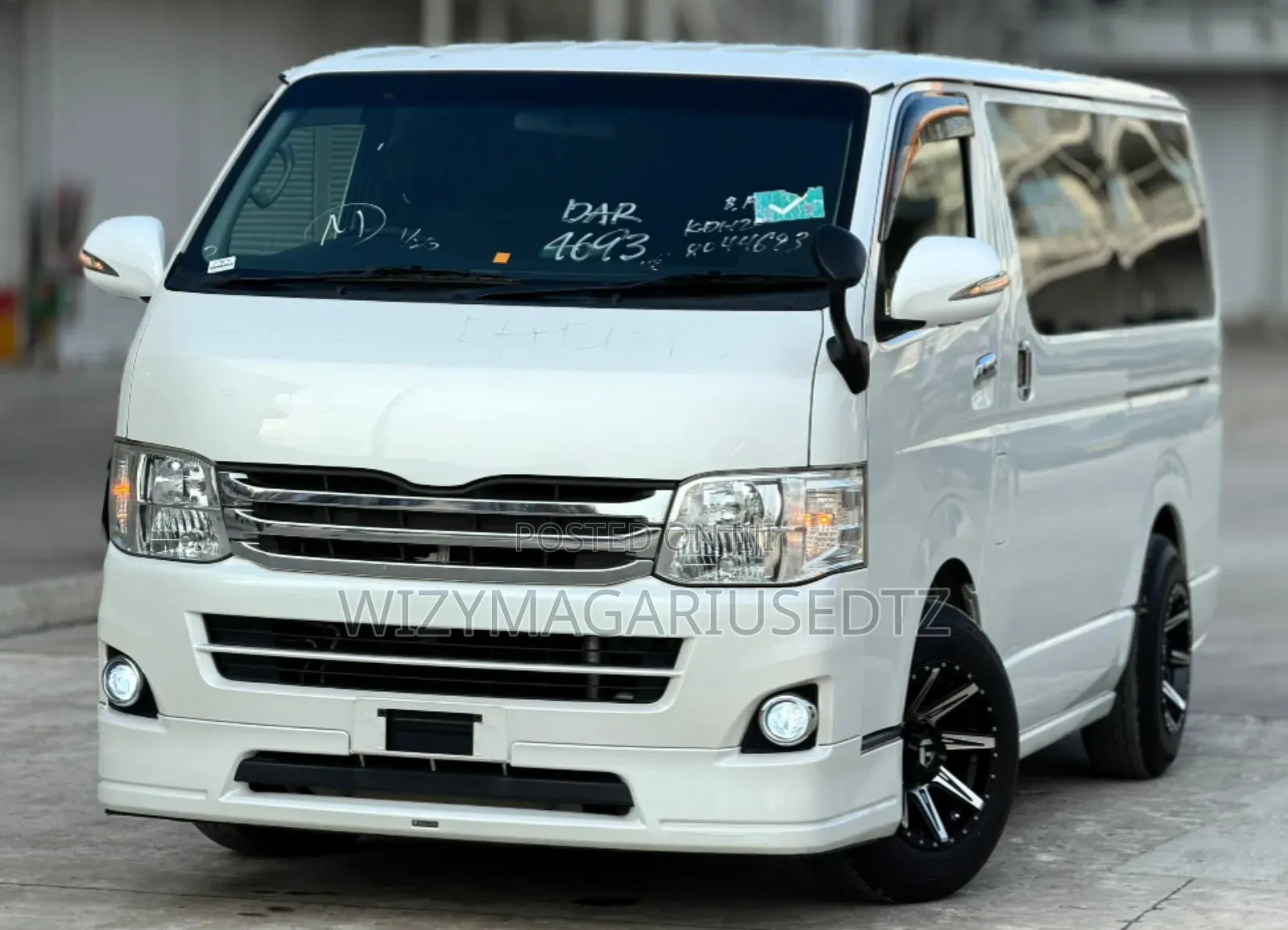 Toyota Quantum 2012 Gold