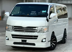 Toyota Quantum 2012 Gold