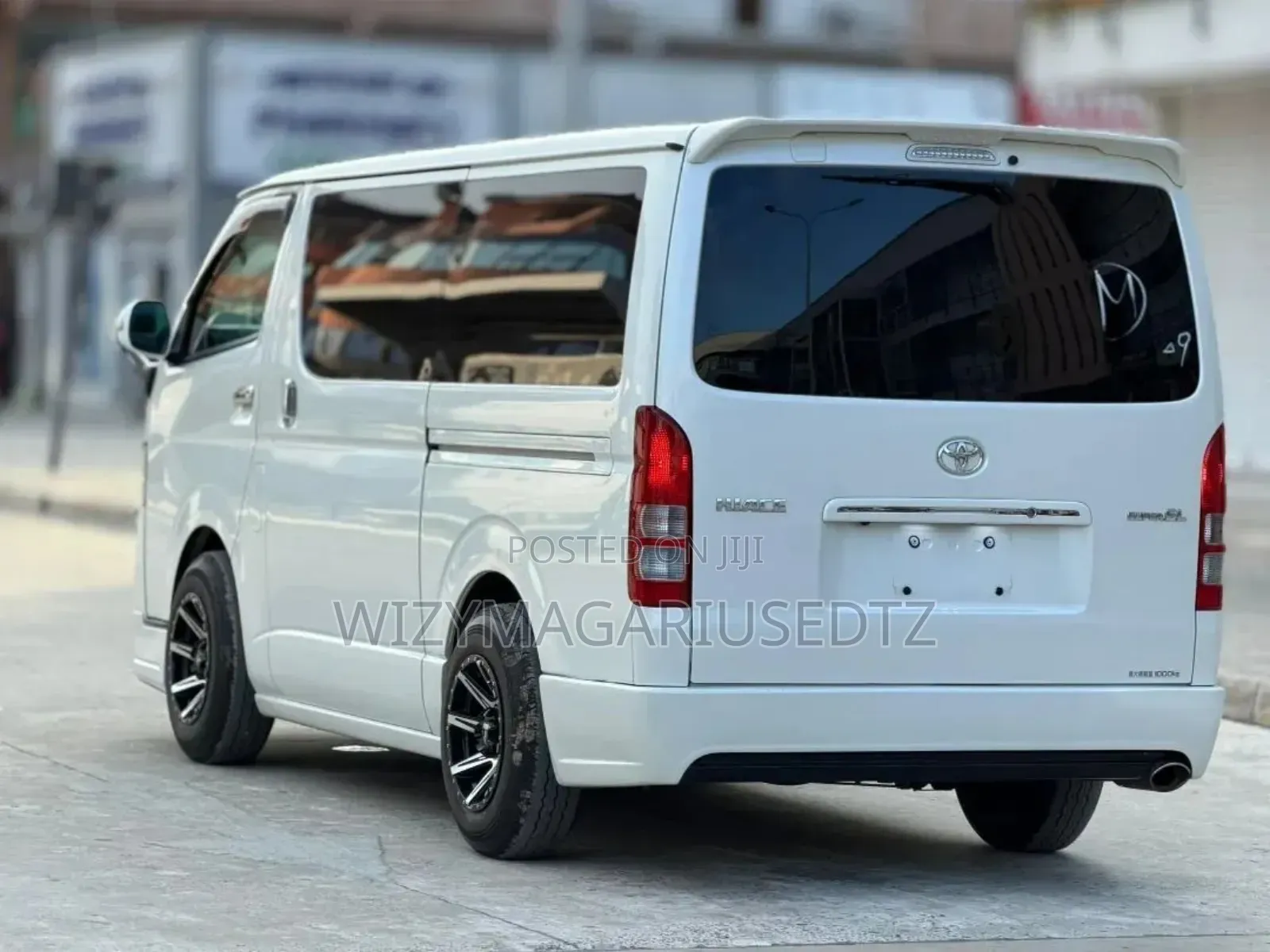Toyota Quantum 2012 Gold
