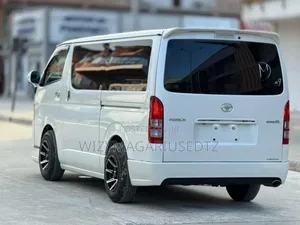 Toyota Quantum 2012 Gold