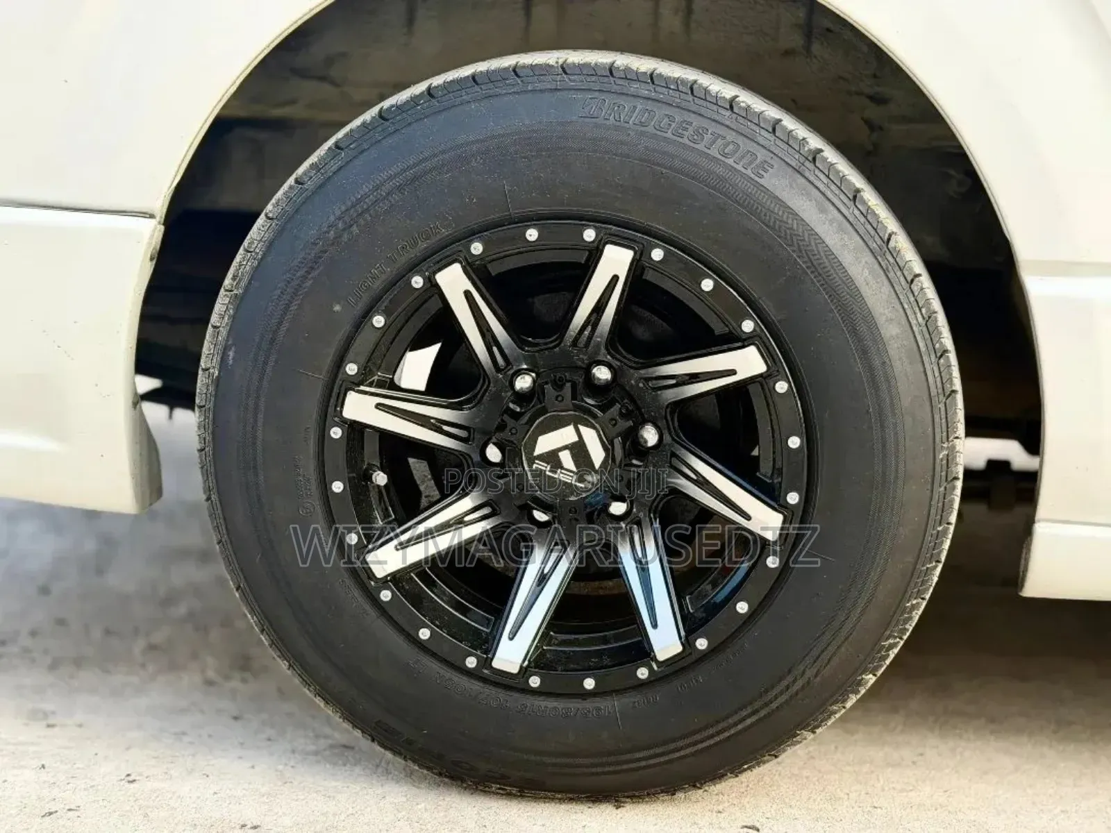 Toyota Quantum 2012 Gold