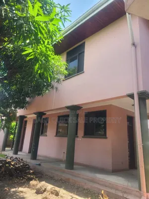 8bdrm House in Regent Estate, Mikocheni for sale