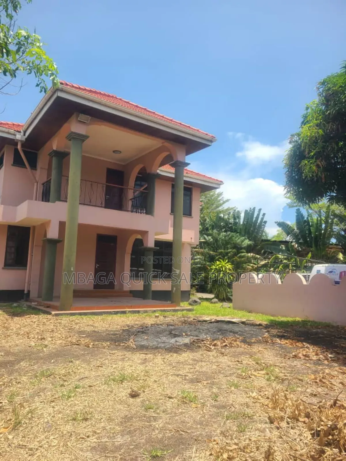 8bdrm House in Regent Estate, Mikocheni for sale