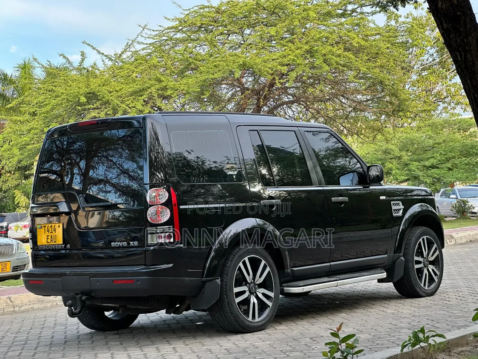 Land Rover Discovery 2011 Black