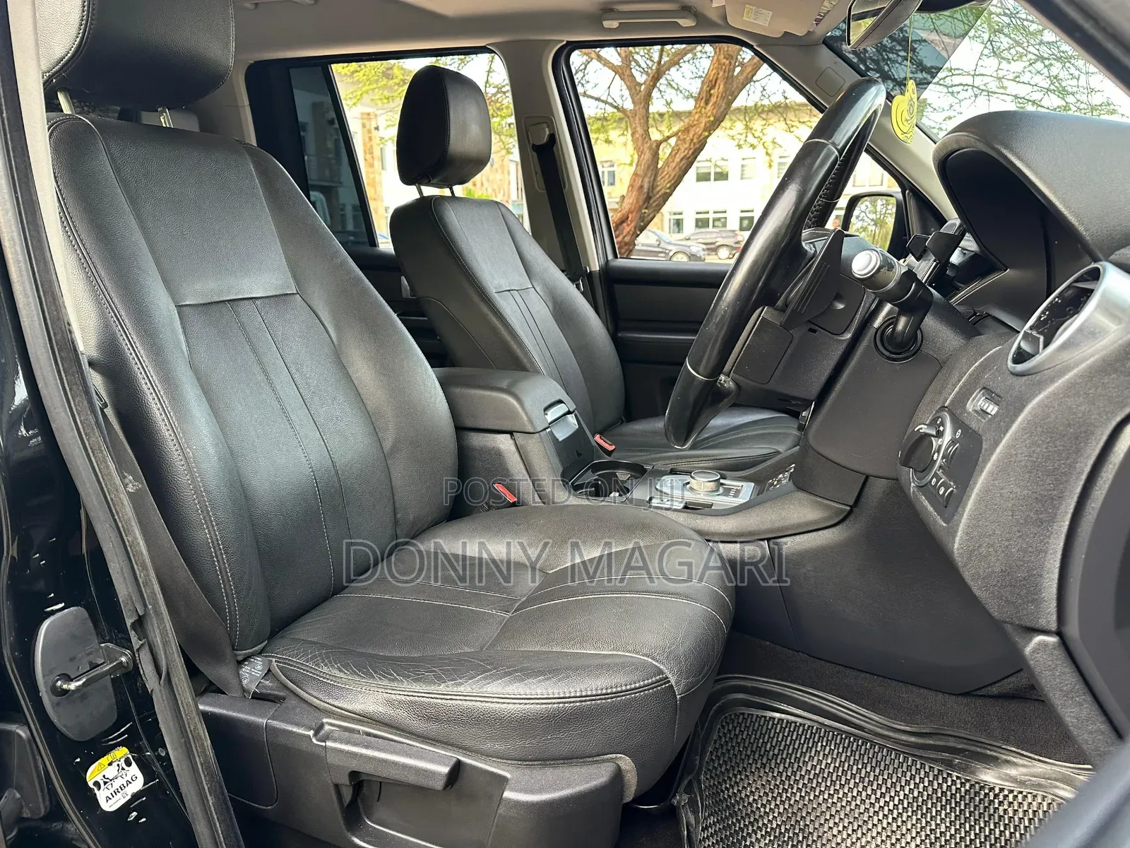 Land Rover Discovery 2011 Black