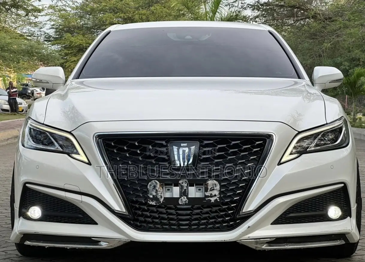 Toyota Crown 2019 White