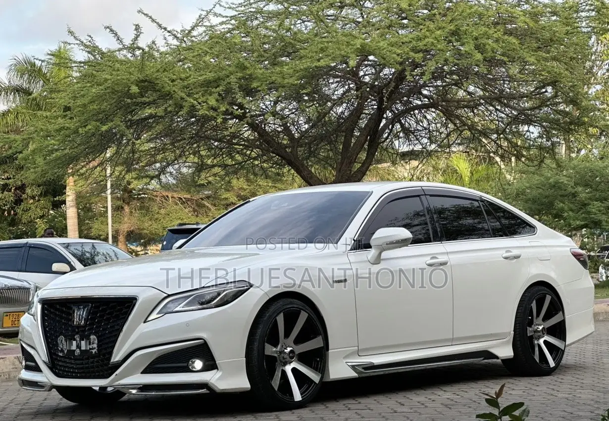Toyota Crown 2019 White