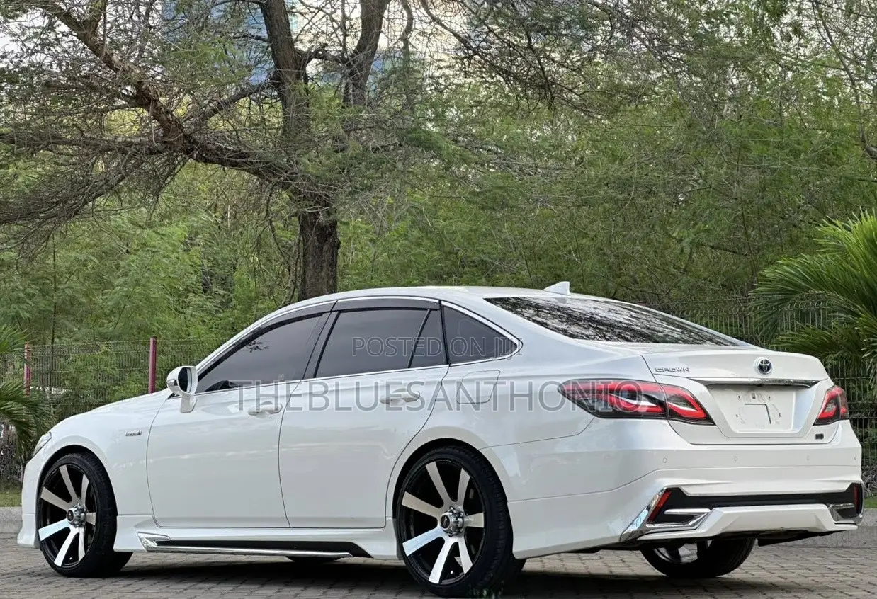 Toyota Crown 2019 White