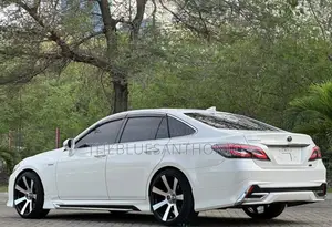 Toyota Crown 2019 White