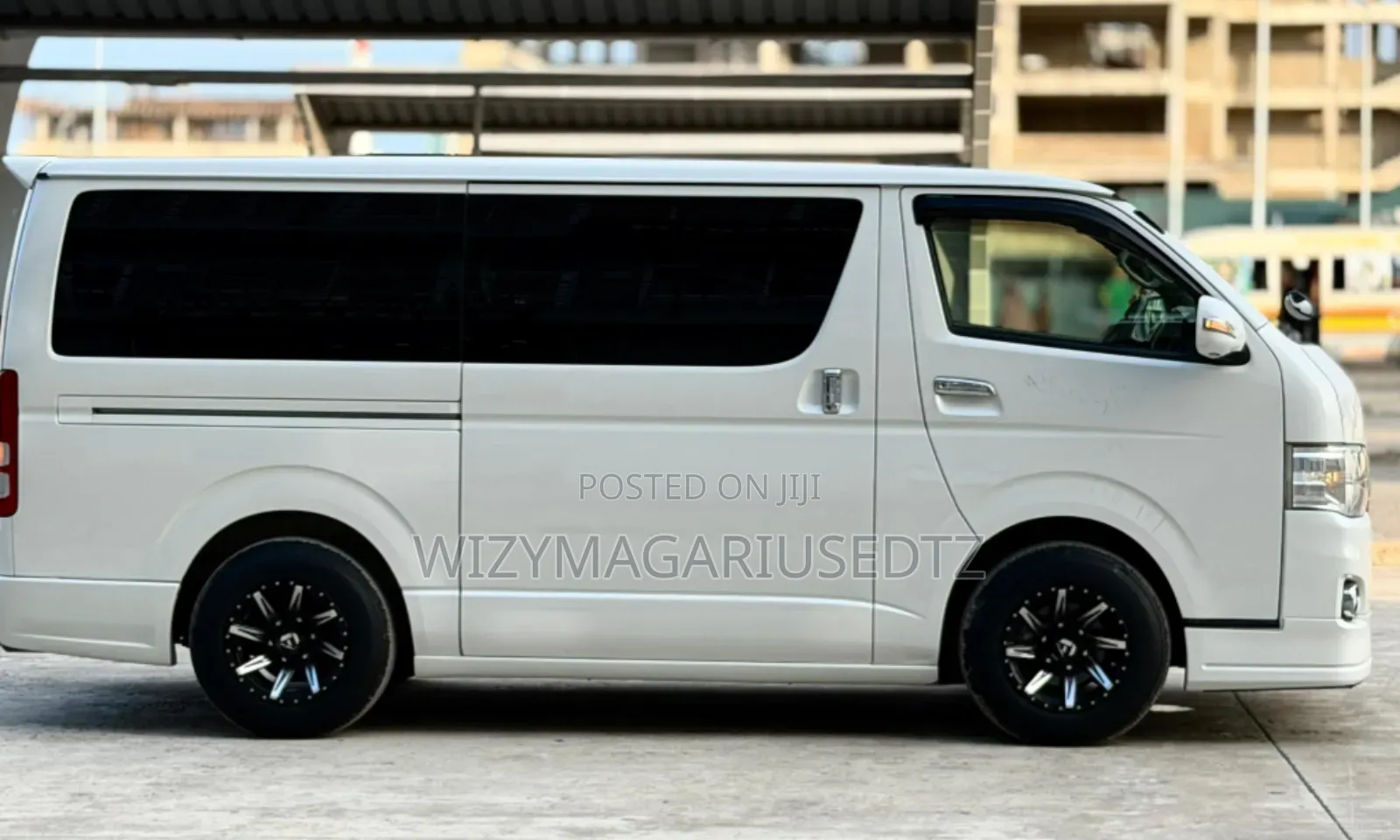 Toyota Quantum 2012 Gold