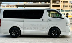 Toyota Quantum 2012 Gold