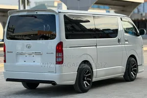 Toyota Quantum 2012 Gold