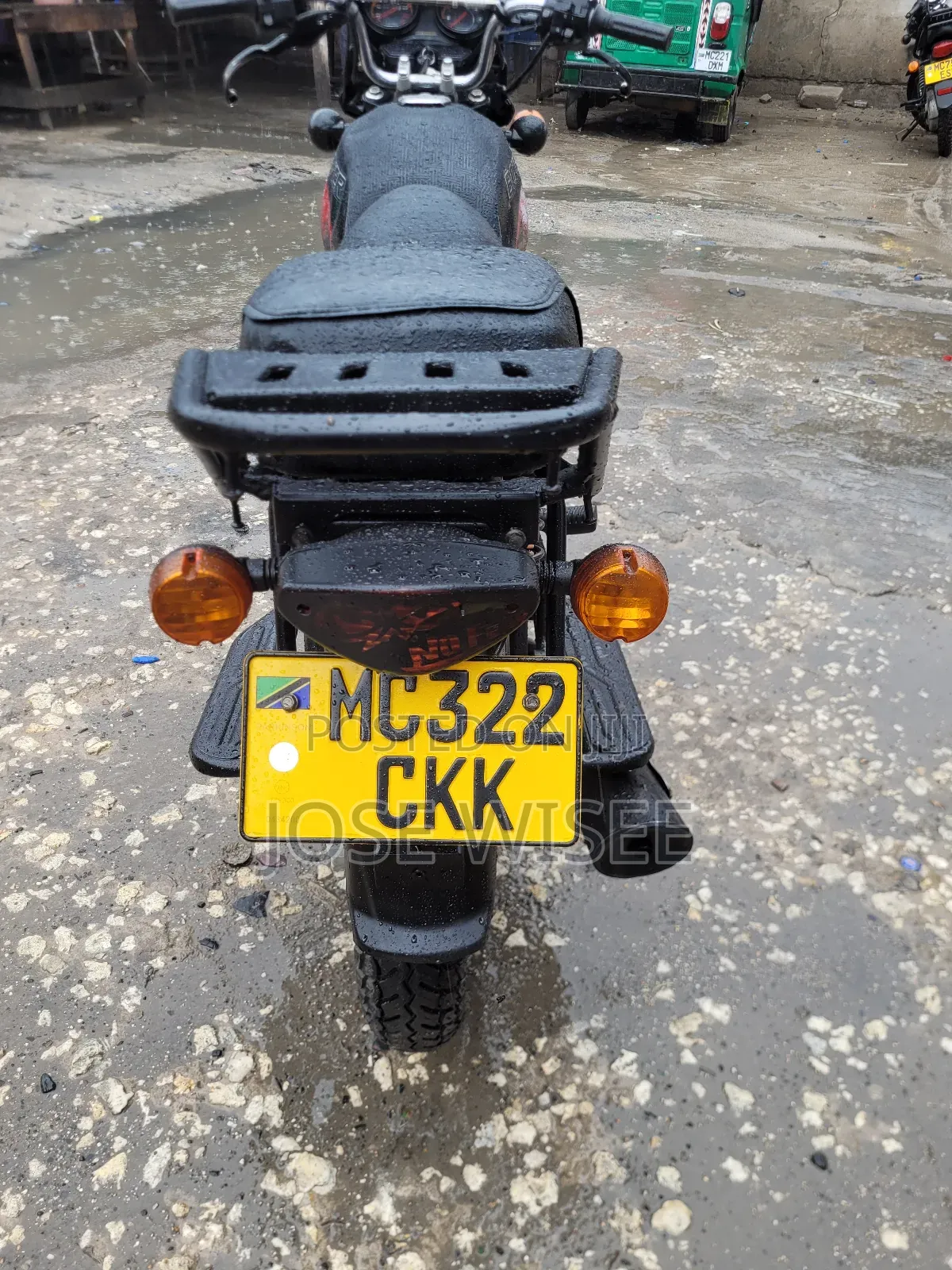 Bajaj Boxer 150 UG 2025 Black