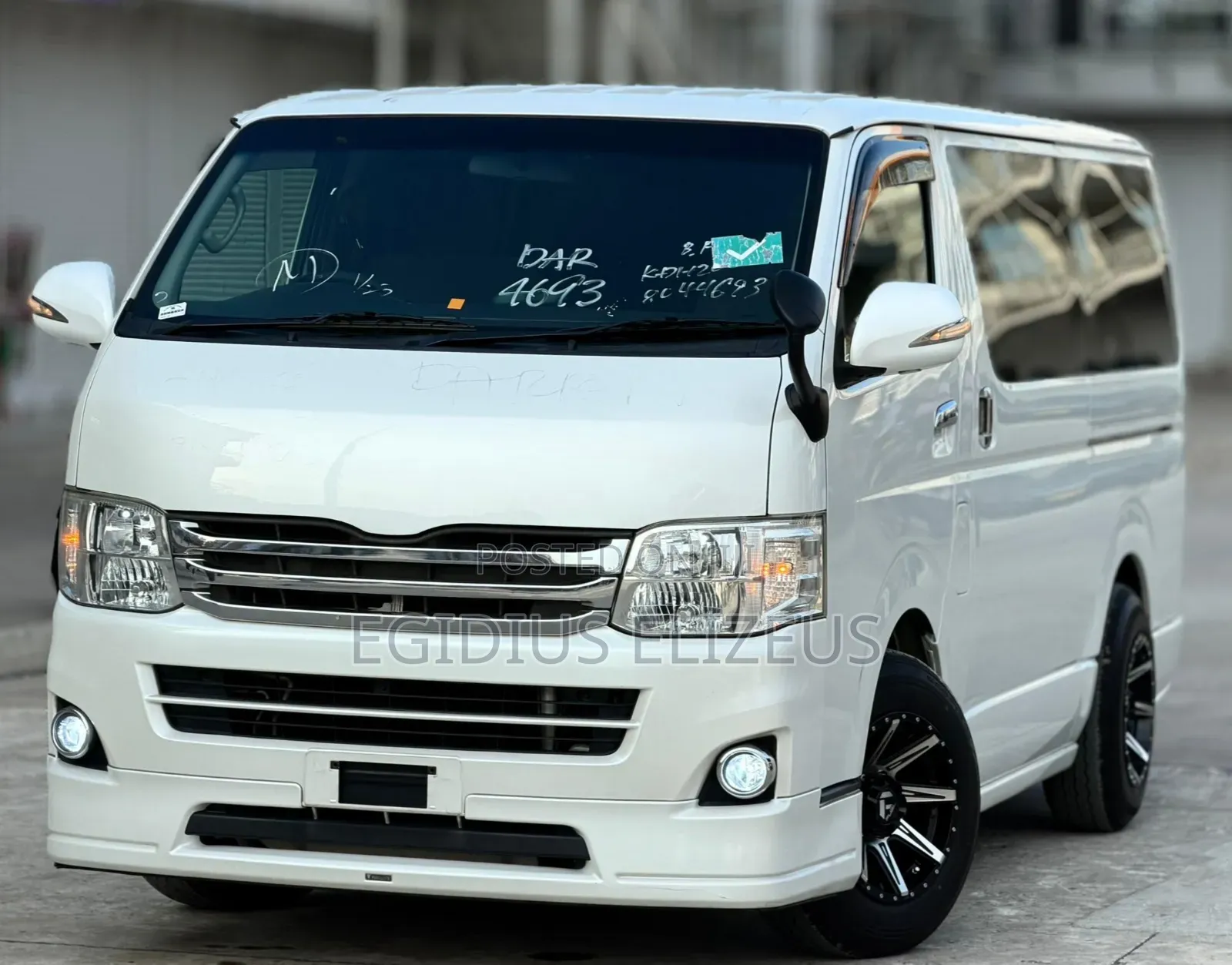 Toyota HiAce 2012 White