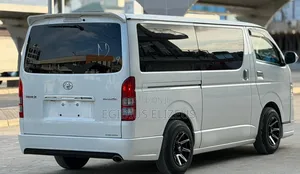 Toyota HiAce 2012 White