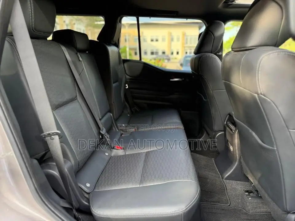 Toyota Land Cruiser Prado 2.8 2024 Gray