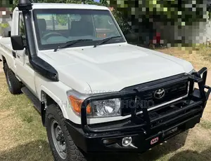 Toyota Land Cruiser 2016 White