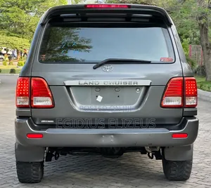 Toyota Land Cruiser 2000 Gray