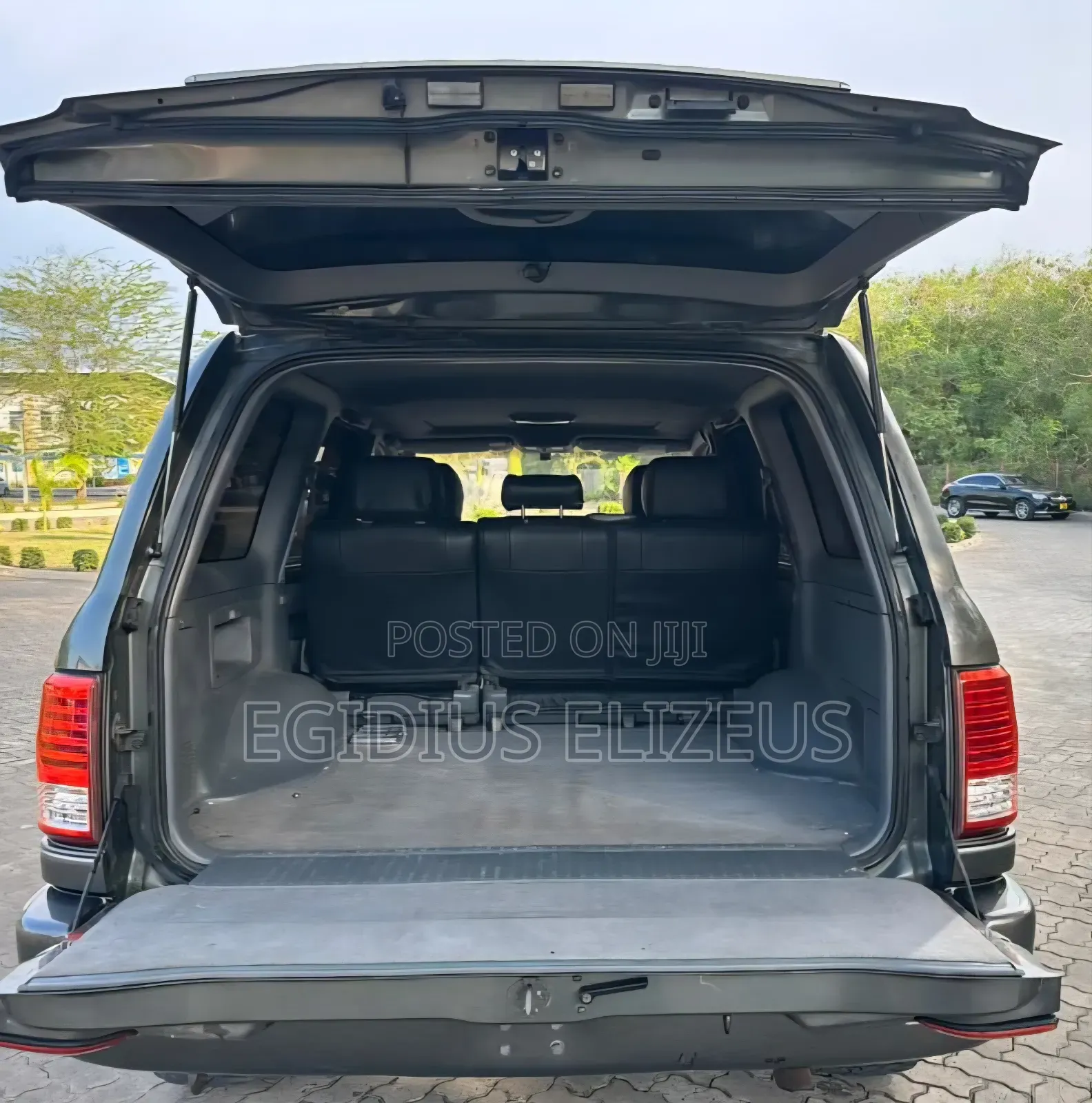 Toyota Land Cruiser 2000 Gray