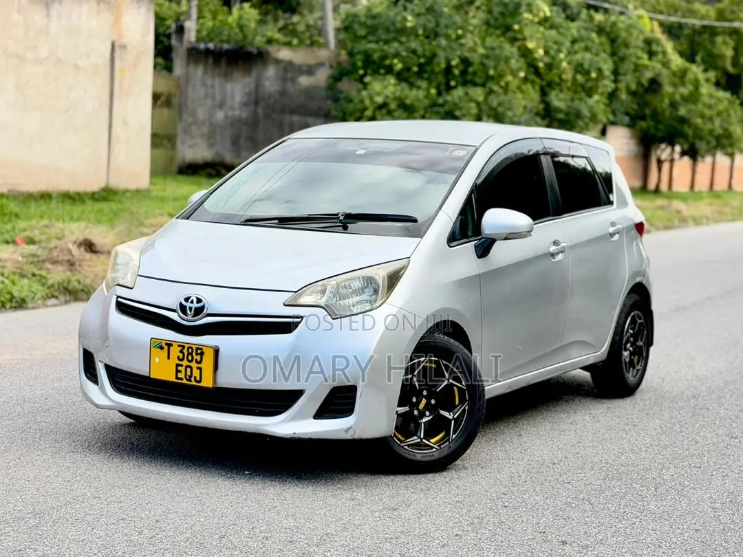 Toyota Ractis 2011 Silver