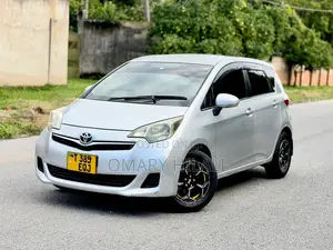Toyota Ractis 2011 Silver