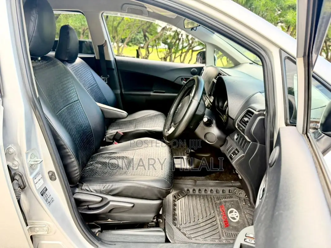 Toyota Ractis 2011 Silver