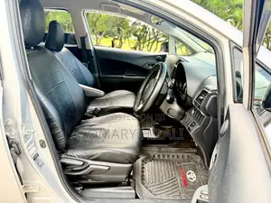Toyota Ractis 2011 Silver