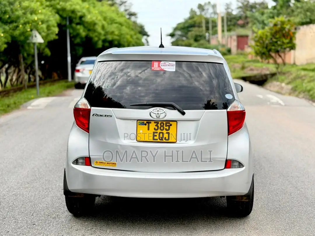 Toyota Ractis 2011 Silver