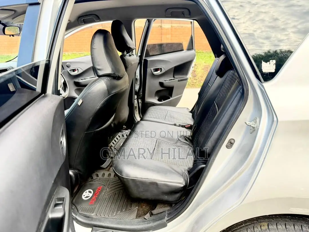 Toyota Ractis 2011 Silver