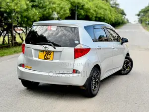 Toyota Ractis 2011 Silver