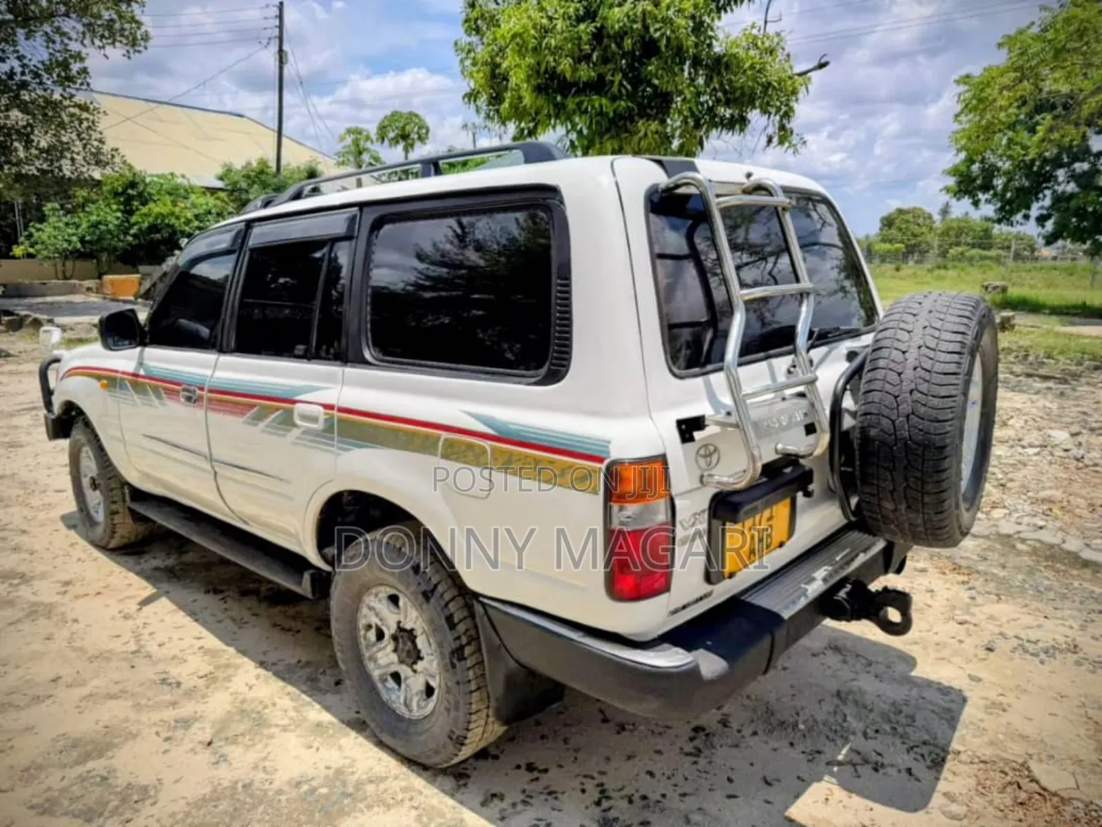 Toyota Land Cruiser 2000 White