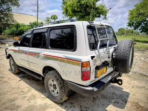 Toyota Land Cruiser 2000 White