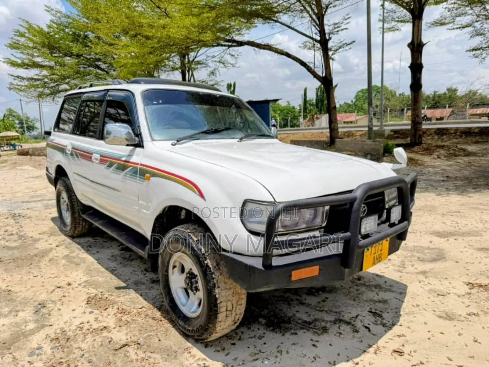 Toyota Land Cruiser 2000 White