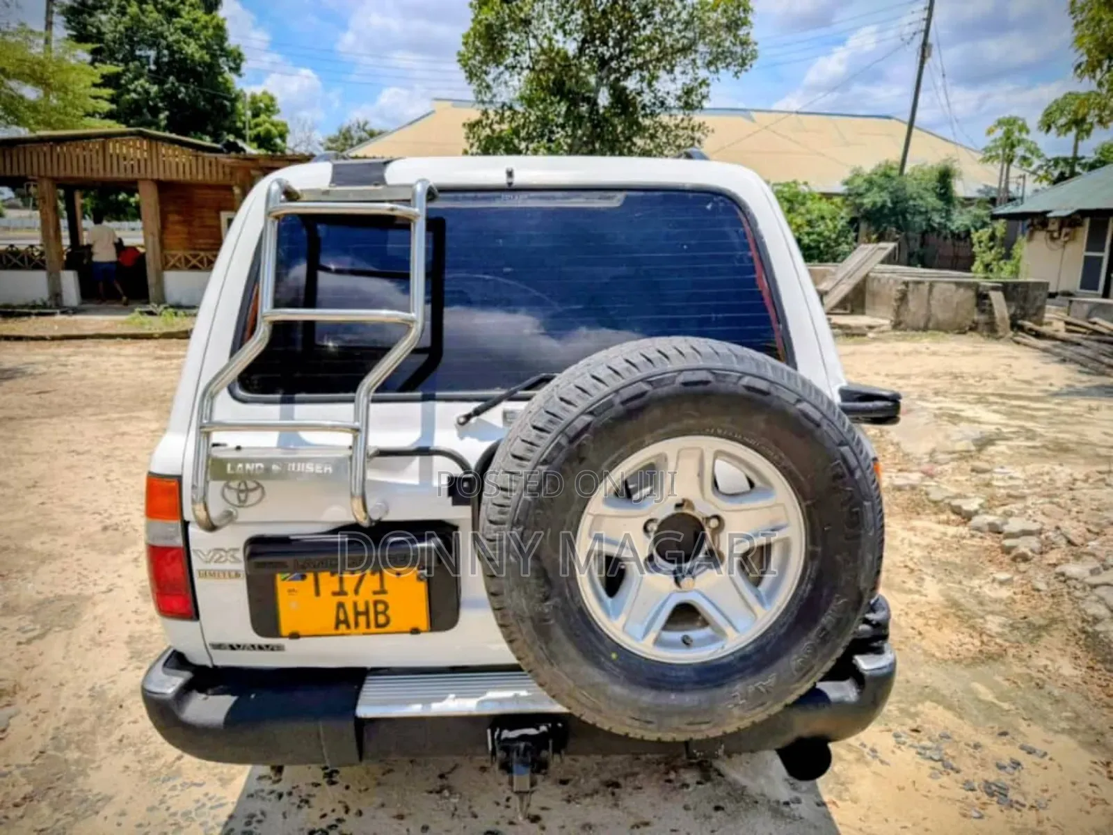 Toyota Land Cruiser 2000 White