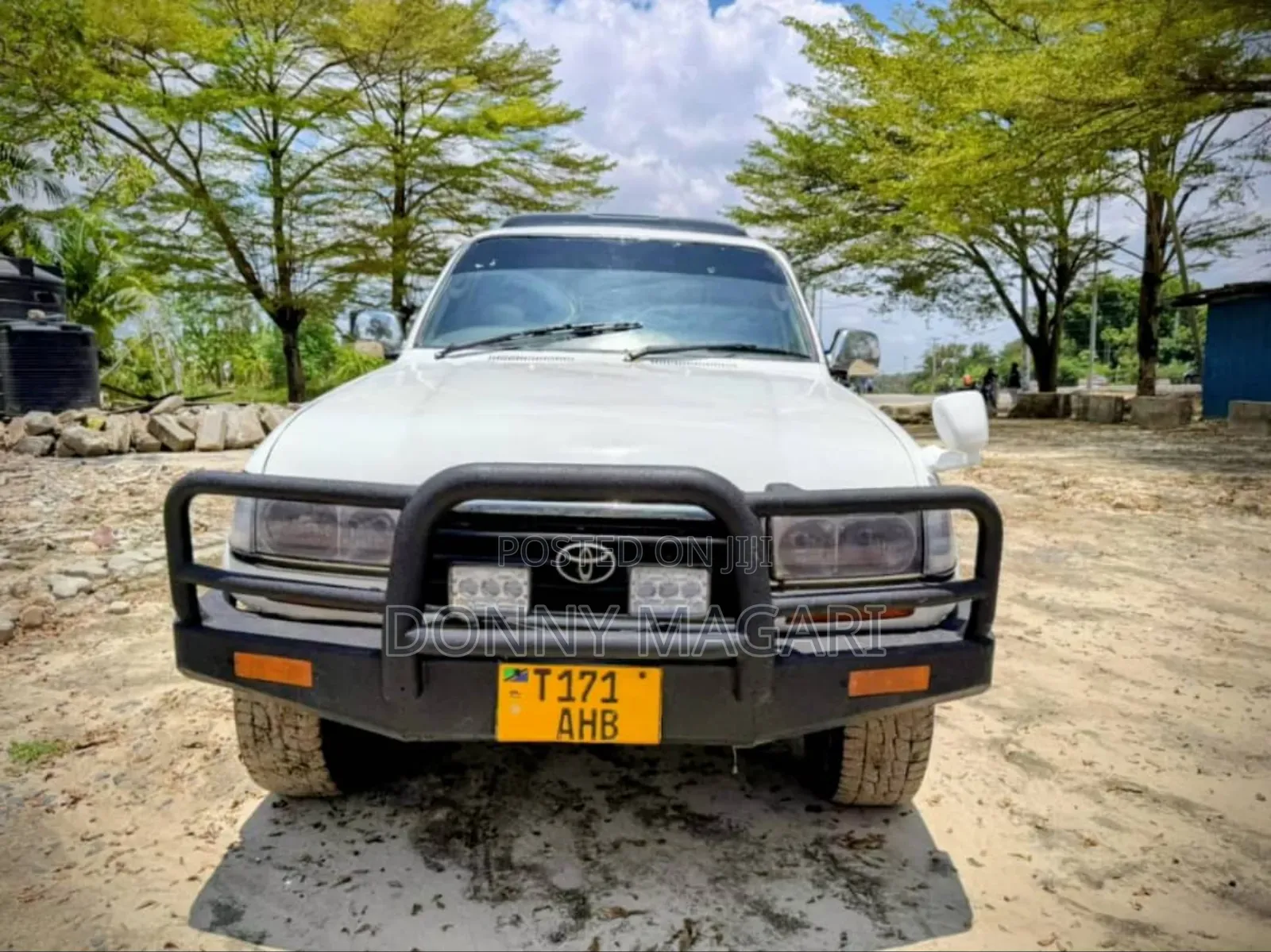 Toyota Land Cruiser 2000 White