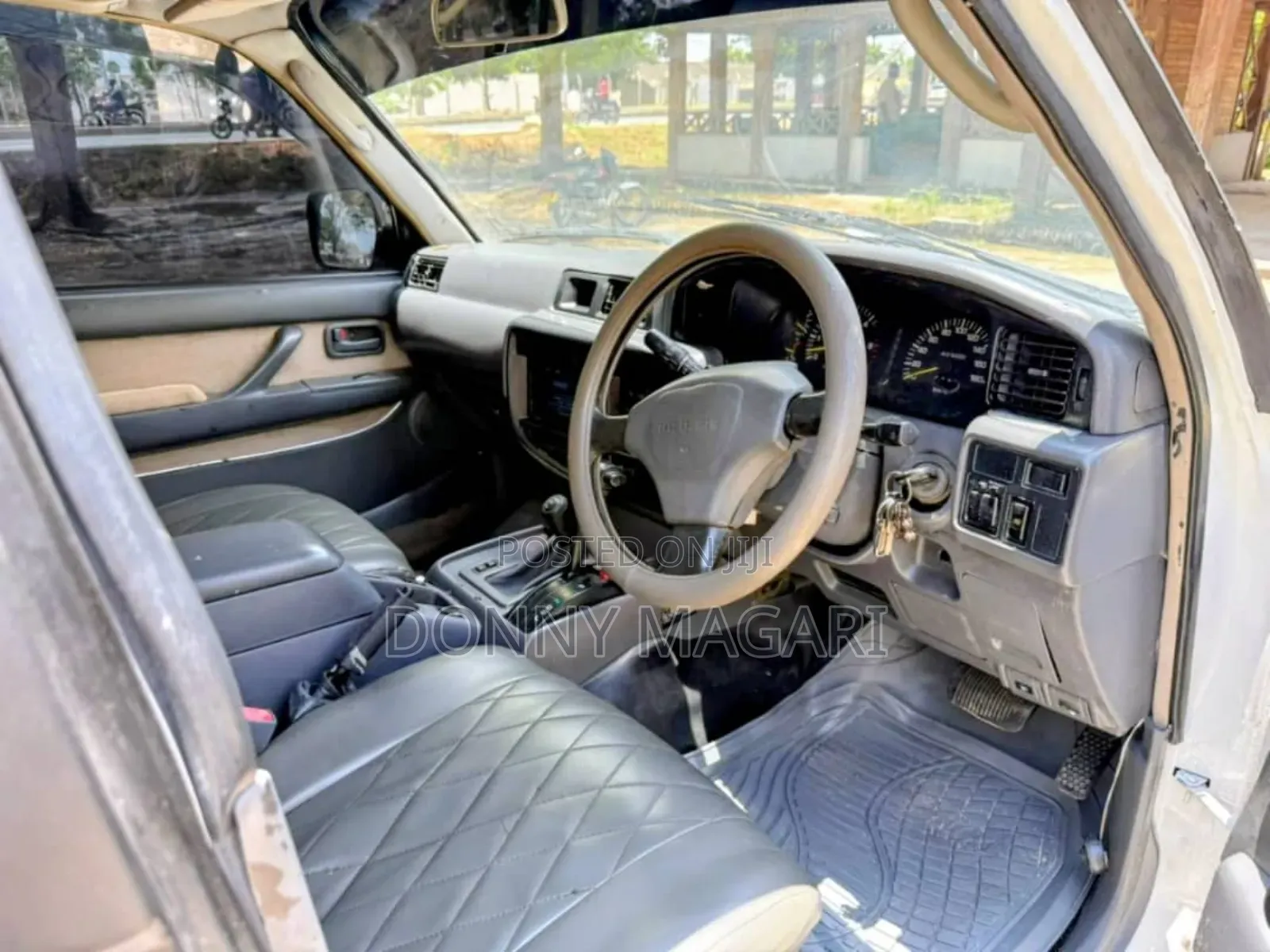 Toyota Land Cruiser 2000 White