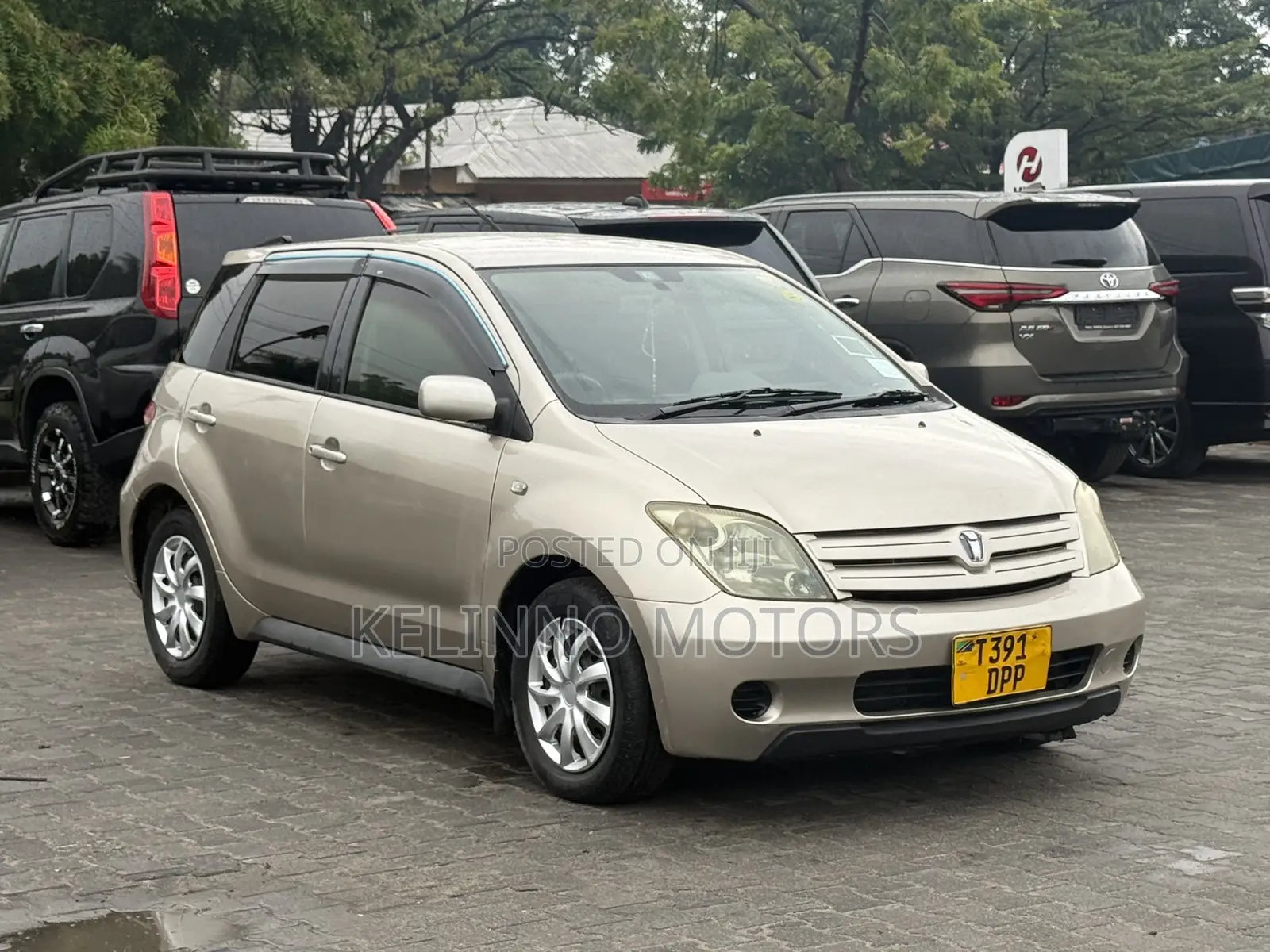 Toyota IST 2003 Gold