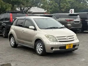Toyota IST 2003 Gold