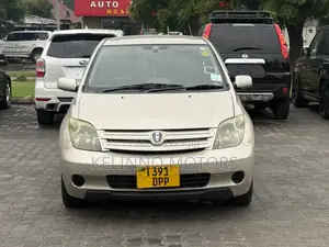 Toyota IST 2003 Gold