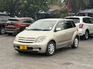 Toyota IST 2003 Gold