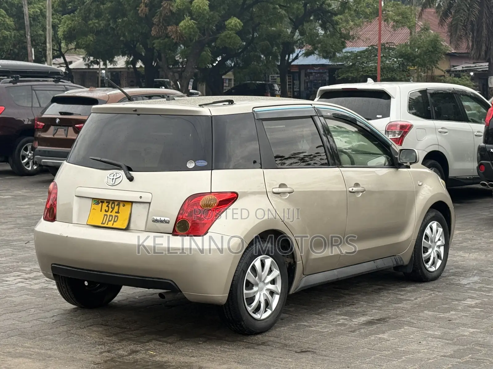 Toyota IST 2003 Gold